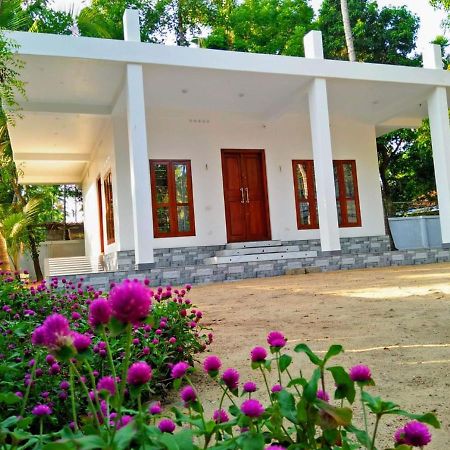 Coconut Garden Apartment Cherai Beach ภายนอก รูปภาพ