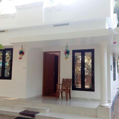 Coconut Garden Apartment Cherai Beach ภายนอก รูปภาพ