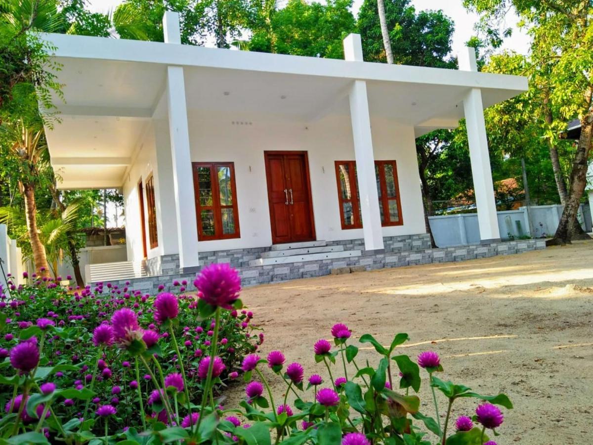 Coconut Garden Apartment Cherai Beach ภายนอก รูปภาพ